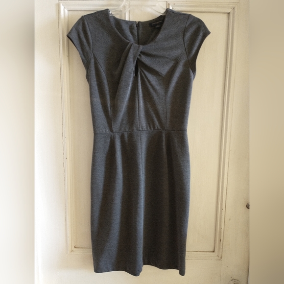 Banana Republic Dresses & Skirts - Banana Republic Gray Sheath Dress with a Twist Size 2
